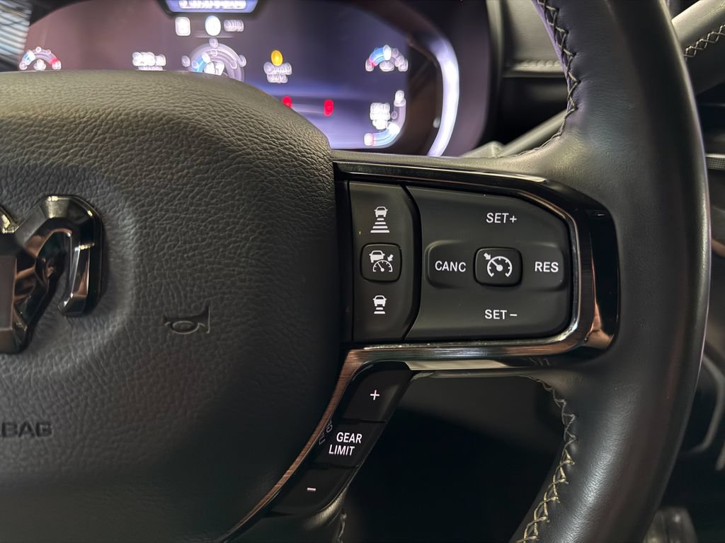 Used 2025 RAM 3500 Limited AWD/4WD image 22