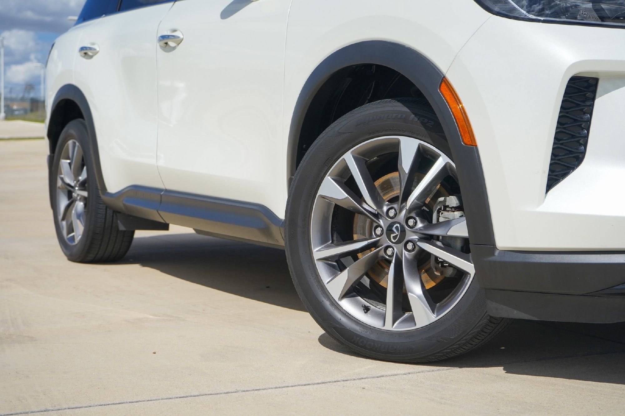 Certified 2023 INFINITI QX60 Luxe w/ Cargo Package image 2