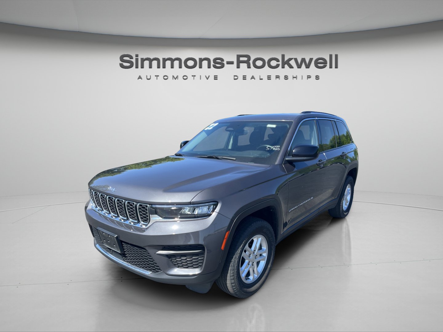 Used 2022 Jeep Grand Cherokee Laredo w/ Luxury Tech Group I
