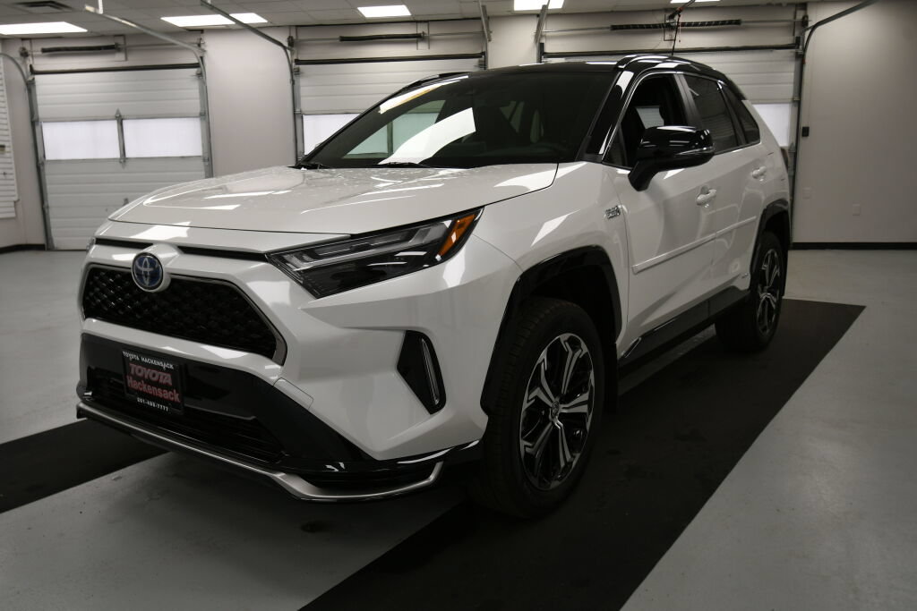Used 2022 Toyota RAV4 XSE w/ Weather Package AWD/4WD image 3