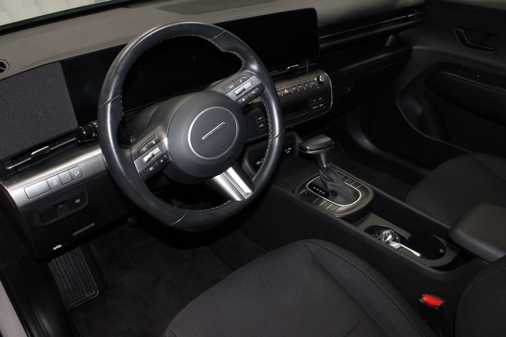 Used 2025 Hyundai Kona SEL FWD image 24