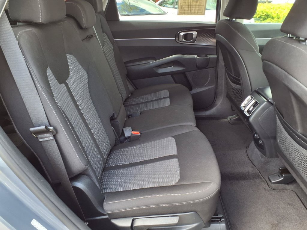 Used 2021 Kia Sorento LX FWD image 16