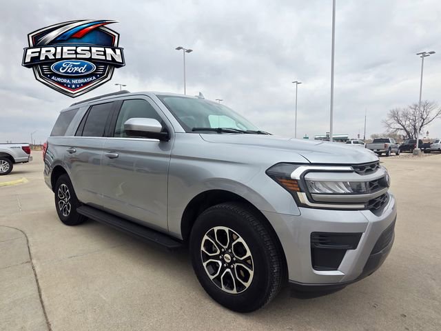 Used 2024 Ford Expedition XLT image 3