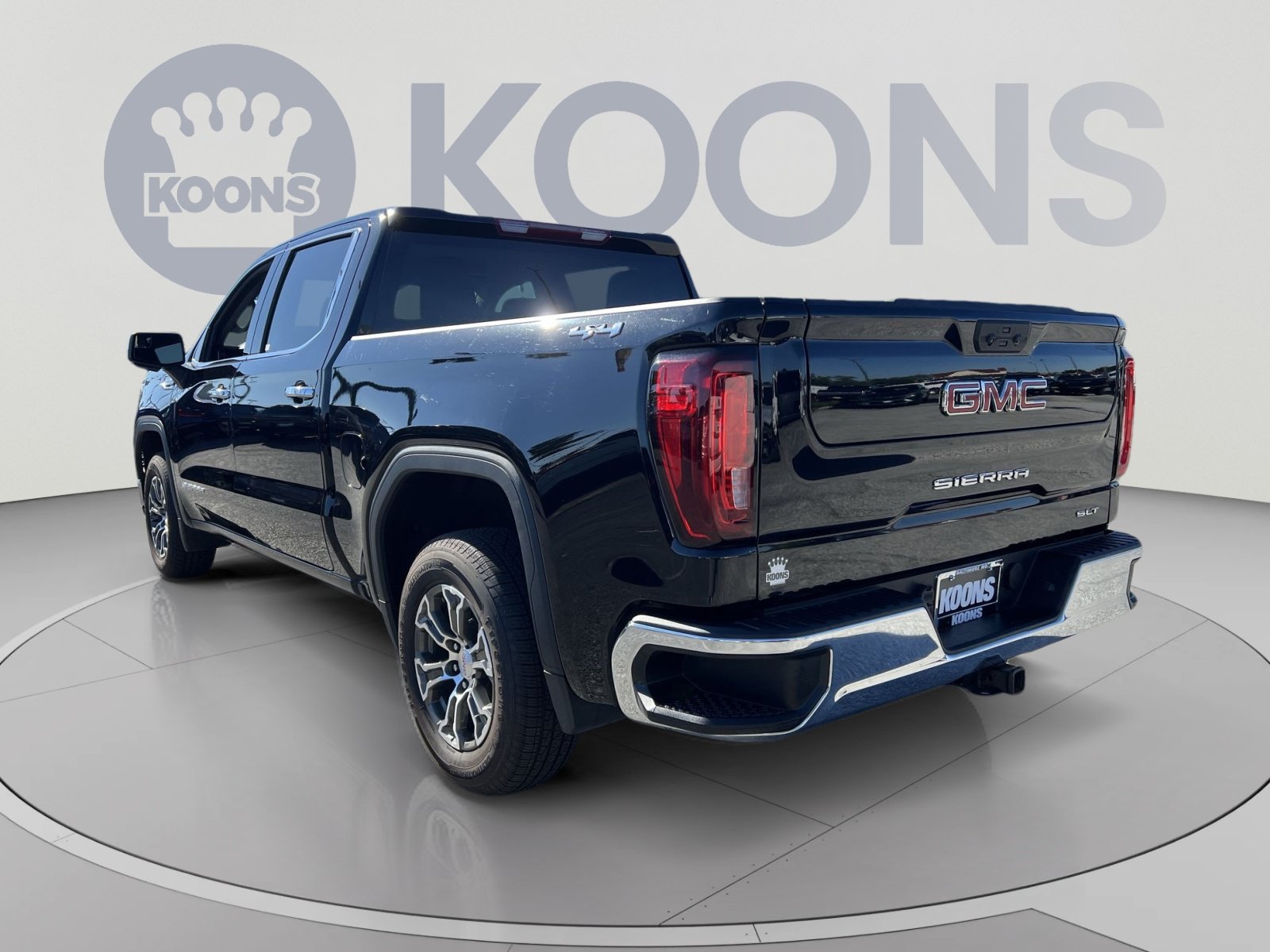 Used 2025 GMC Sierra 1500 SLT AWD/4WD image 4