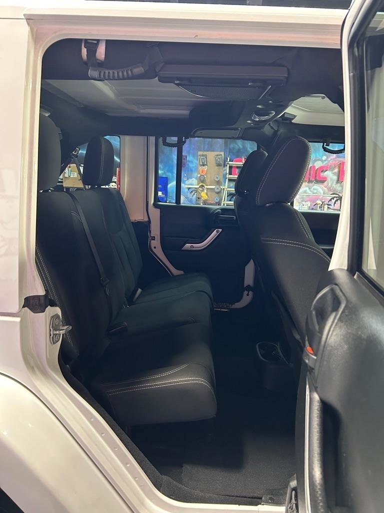 Used 2017 Jeep Wrangler Unlimited Sahara w/ Connectivity Group image 16