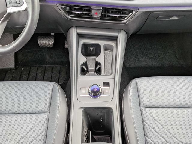 Used 2025 Volkswagen Tiguan SE FWD image 19