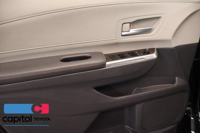 Used 2023 Toyota Sienna XLE FWD image 10
