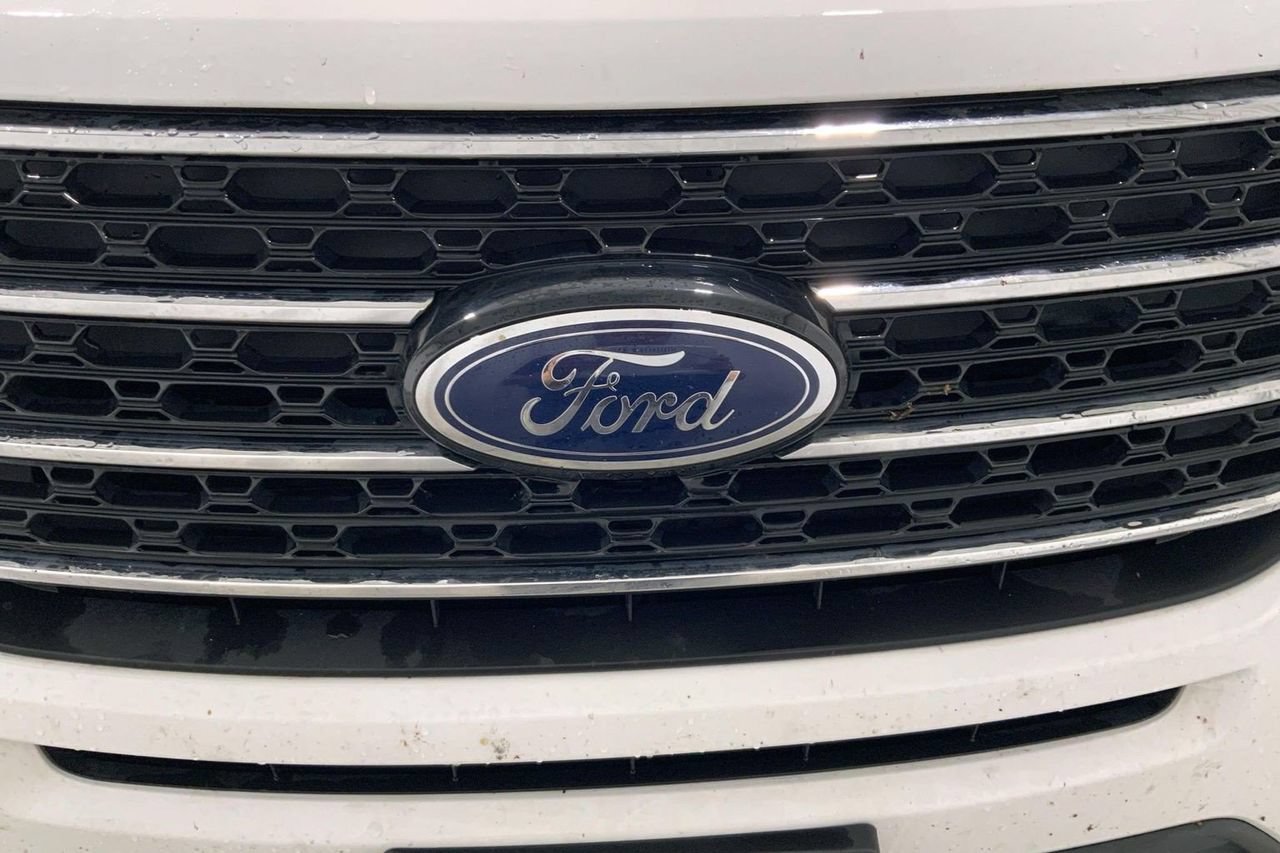 Used 2020 Ford Explorer XLT w/ Equipment Group 202A RWD image 27