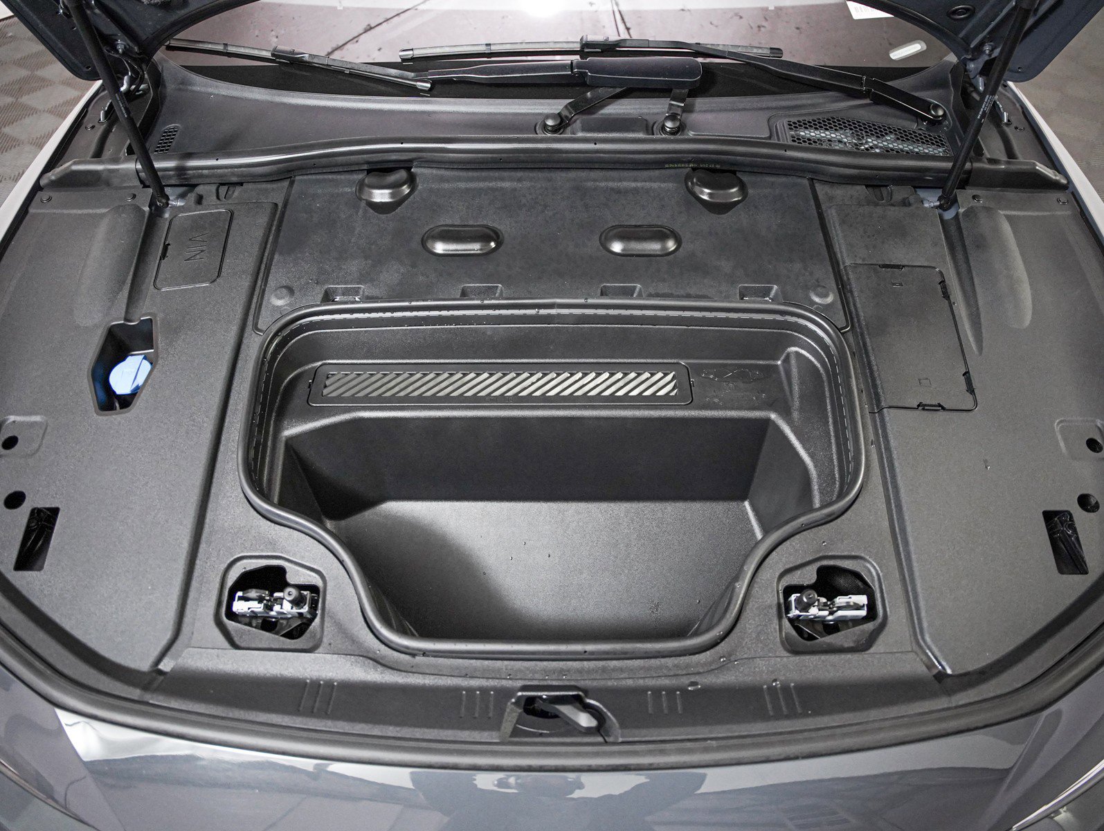 Certified 2025 Audi A6 e-tron Premium Plus w/ Premium Plus image 4