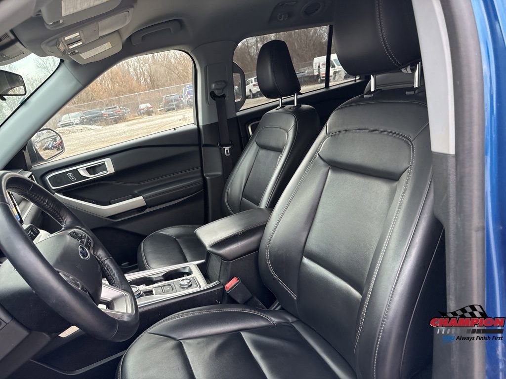Used 2022 Ford Explorer XLT w/ Equipment Group 202A image 24