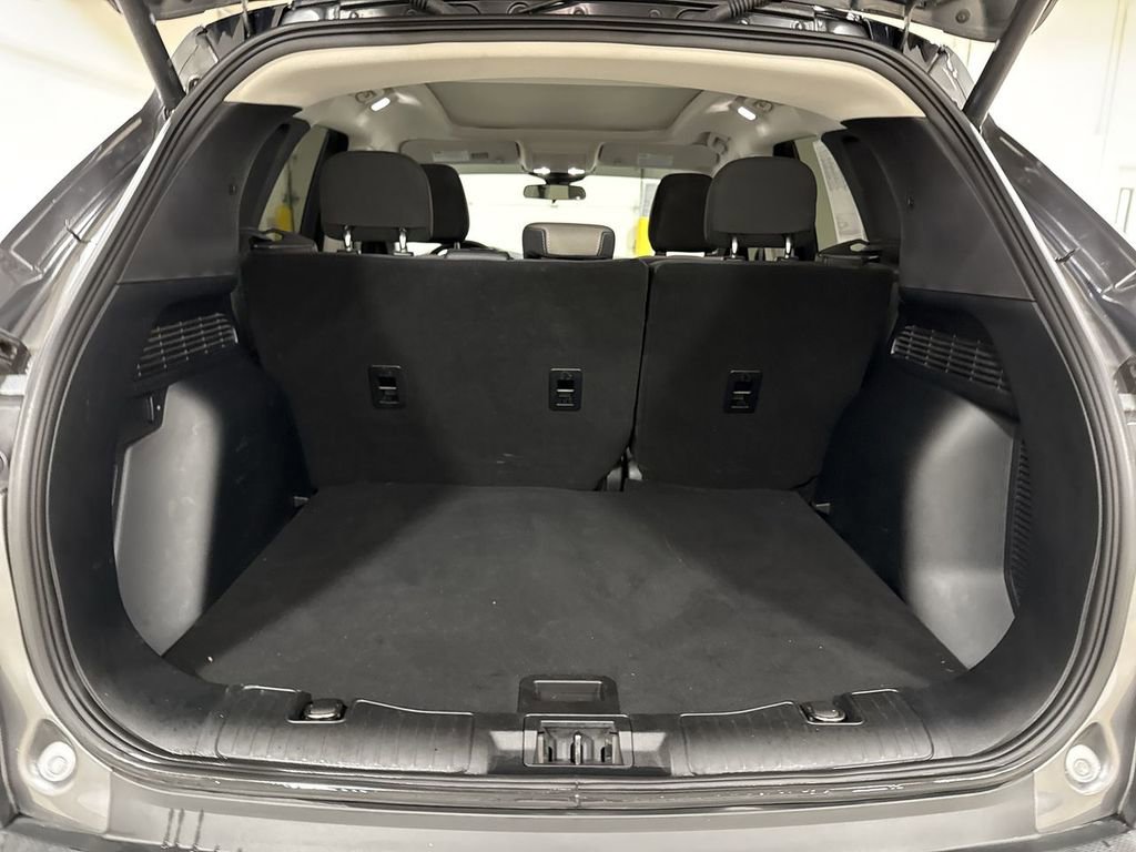 Used 2022 Ford Escape SE w/ SE Sport Appearance Package FWD image 25