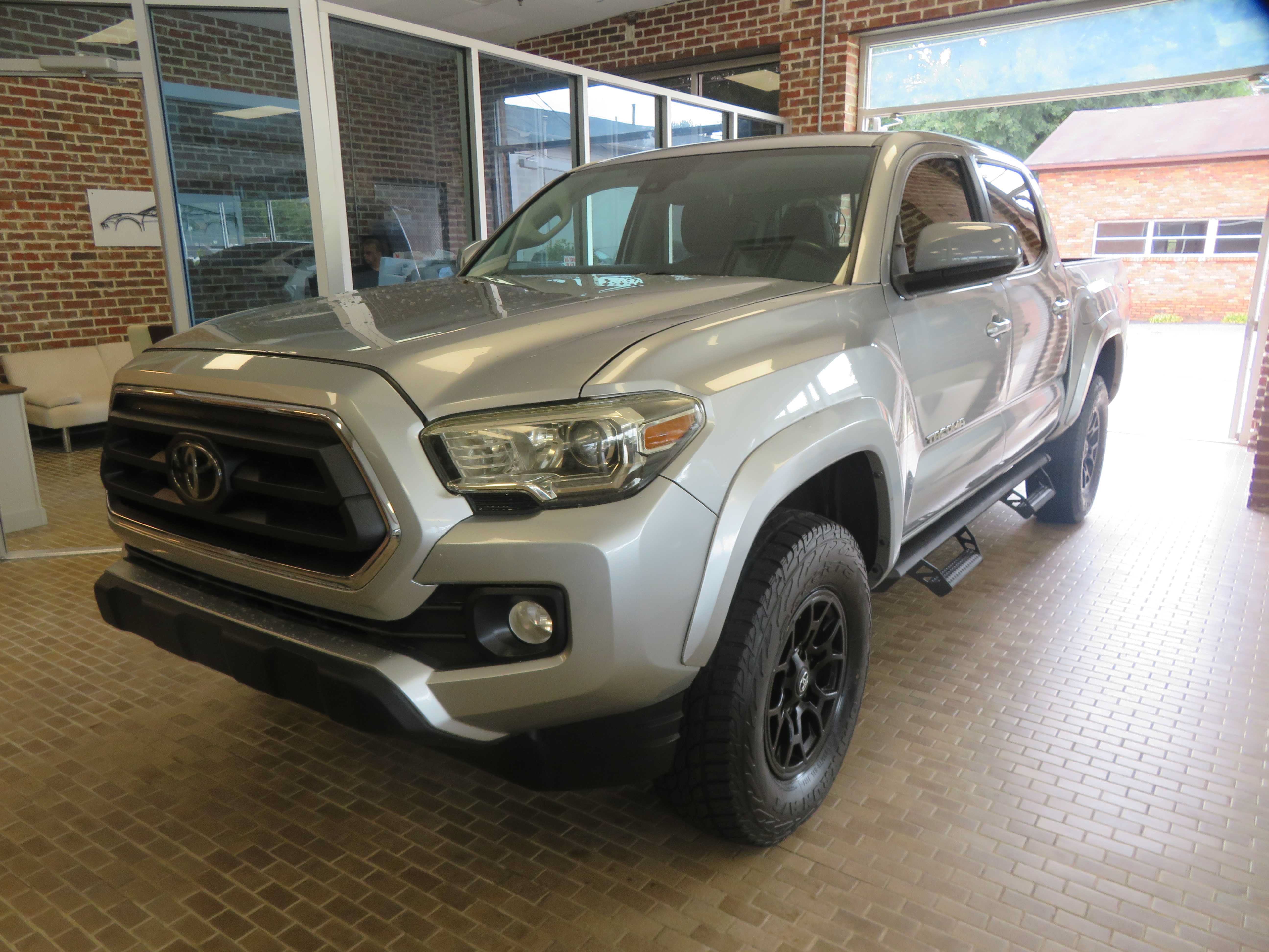 Used 2022 Toyota Tacoma SR5 RWD image 1
