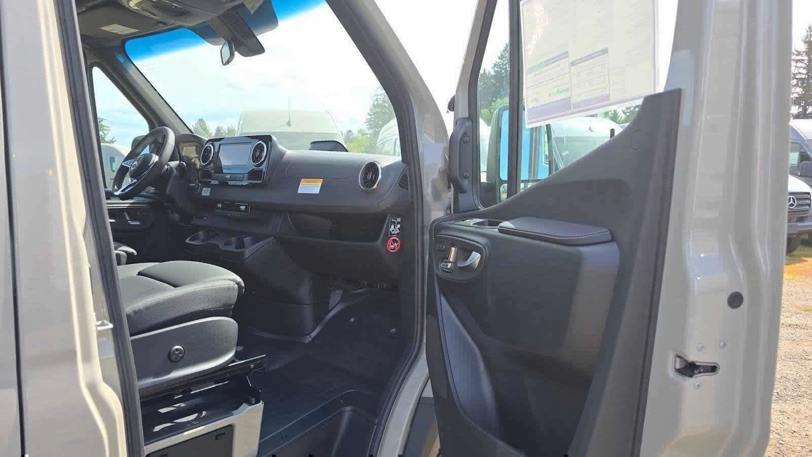 Used 2026 Mercedes-Benz Sprinter 2500 image 10
