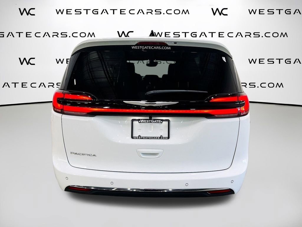 New 2026 Chrysler Pacifica Select image 7