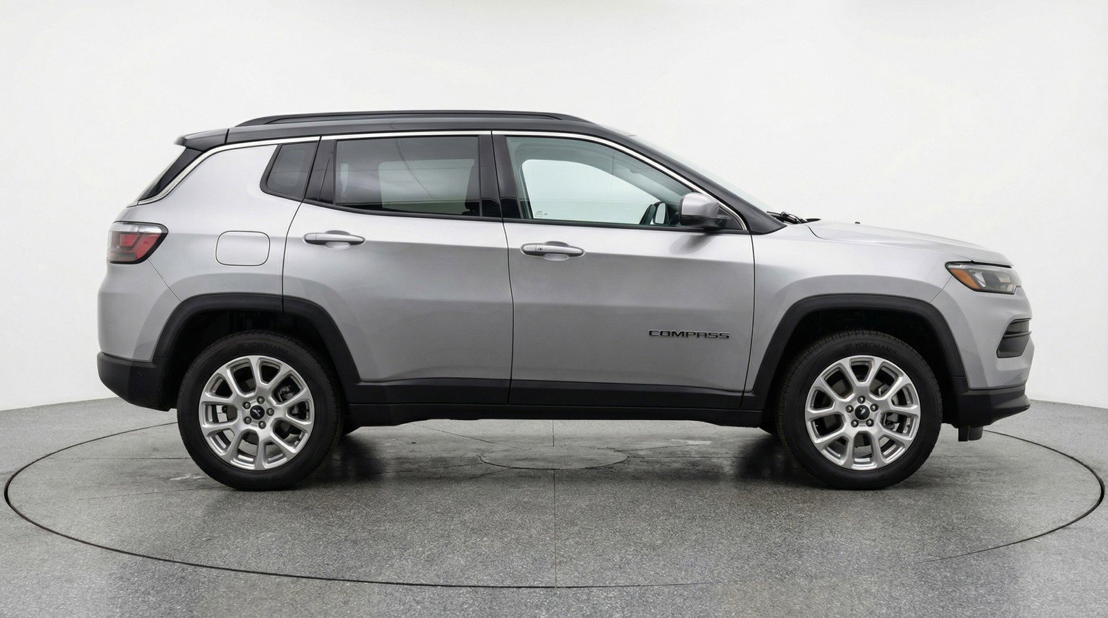 Used 2025 Jeep Compass Limited image 11