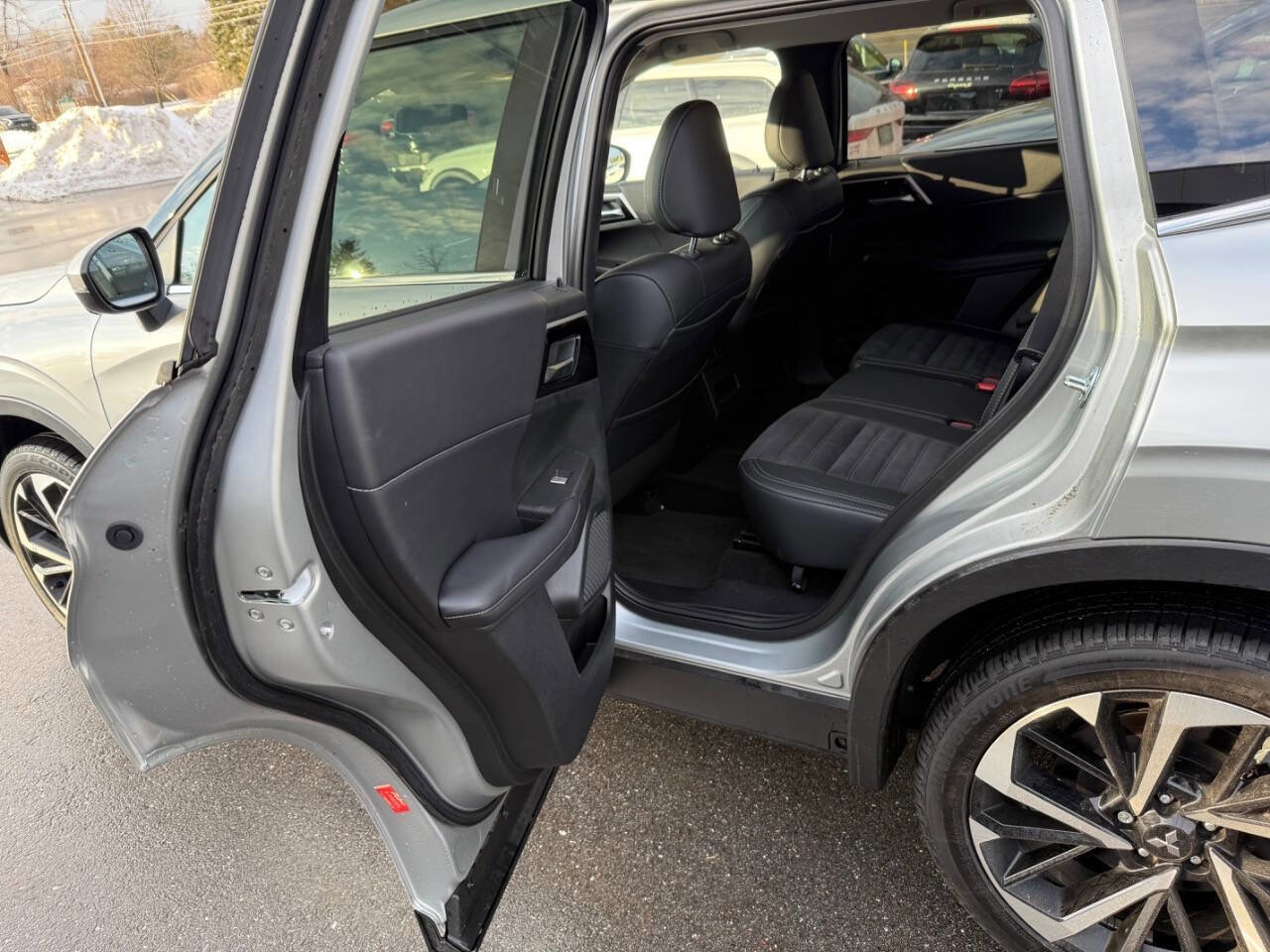 Used 2024 Mitsubishi Outlander SE image 14