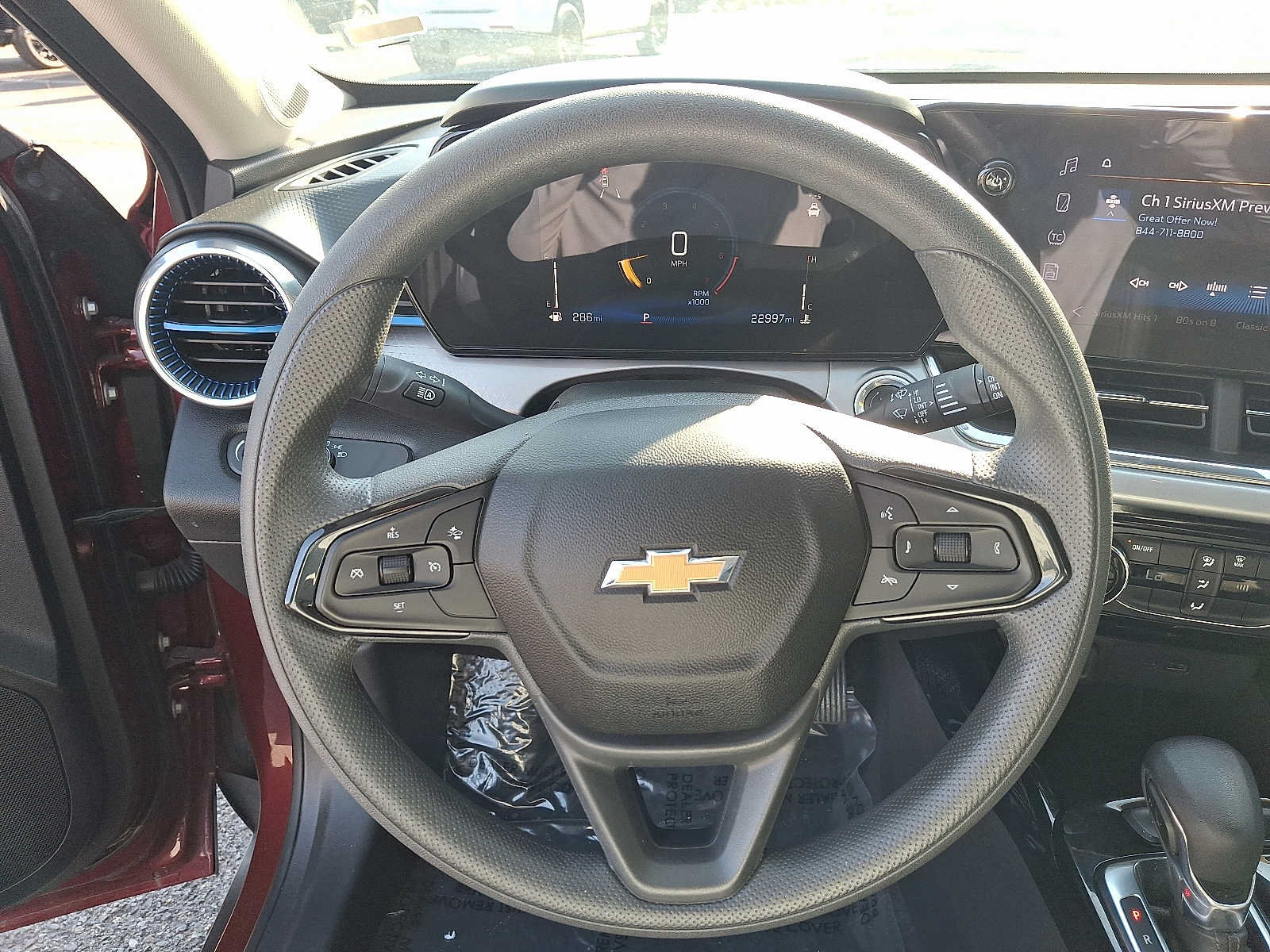 Used 2025 Chevrolet Trax LT FWD image 19