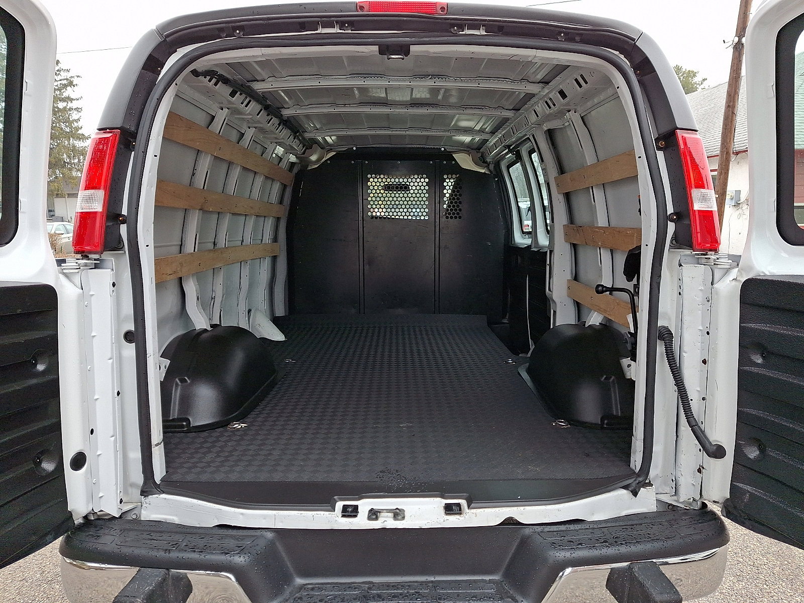 Used 2022 GMC Savana 2500 w/ Driver Convenience Package image 28