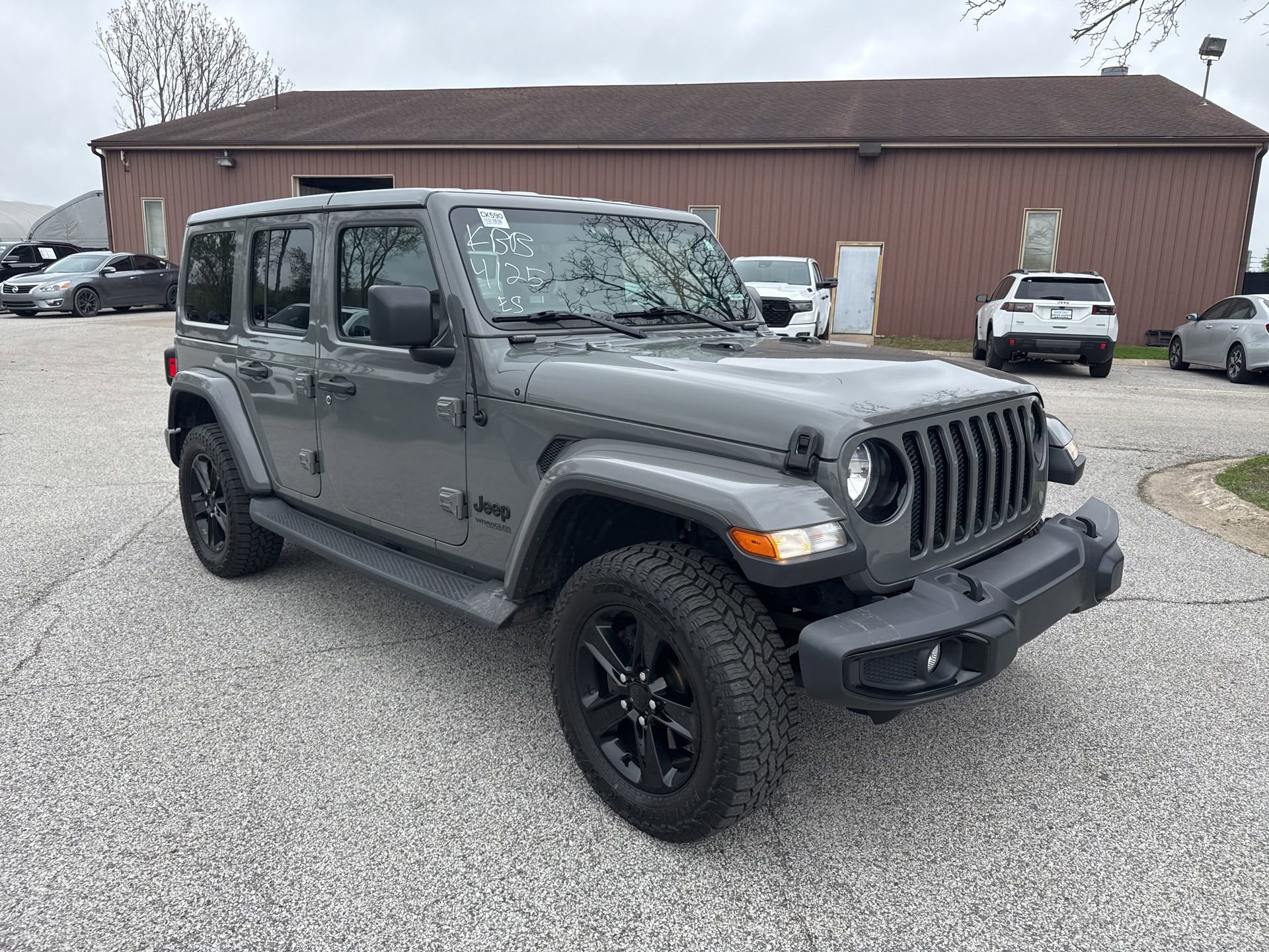 Used 2019 Jeep Wrangler Unlimited Sahara AWD/4WD image 4