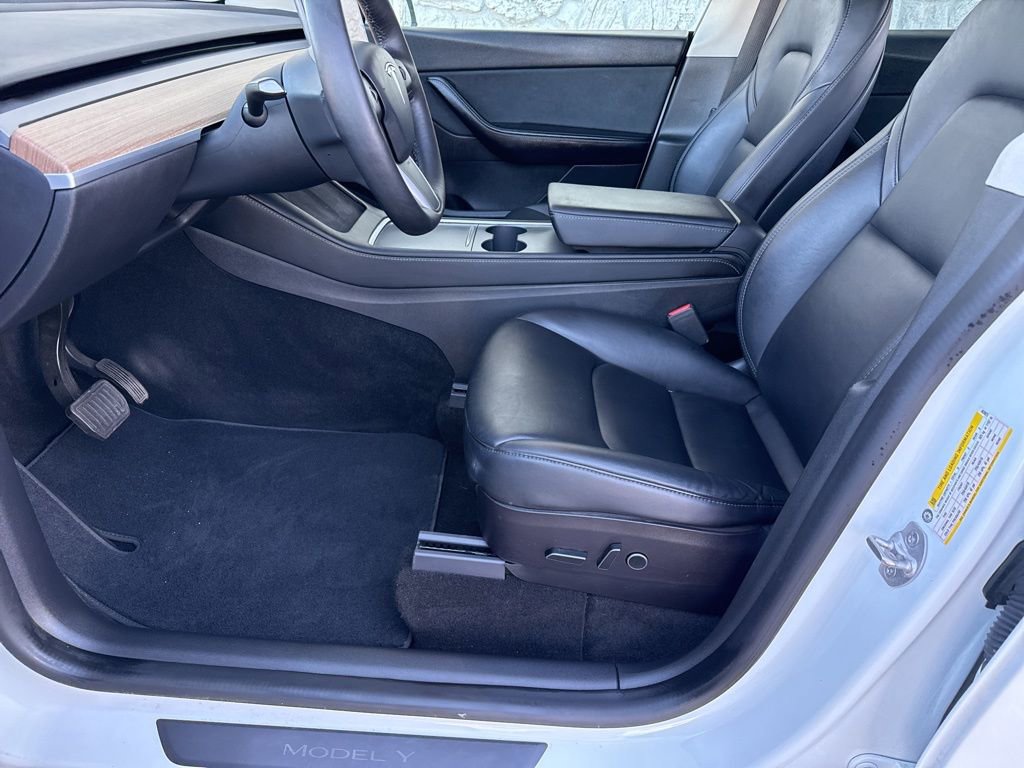 Used 2022 Tesla Model Y Long Range image 23