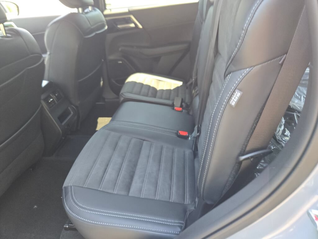 New 2026 Mitsubishi Outlander SE AWD/4WD image 14