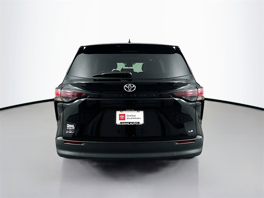 Used 2025 Toyota Sienna LE image 11