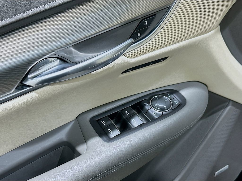 Used 2018 Cadillac XT5 Luxury w/ Driver Awareness Package image 18