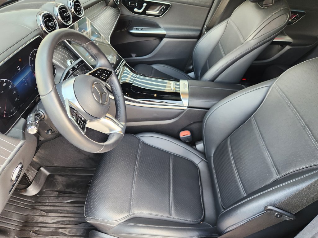 Used 2024 Mercedes-Benz GLC 300 4MATIC image 13