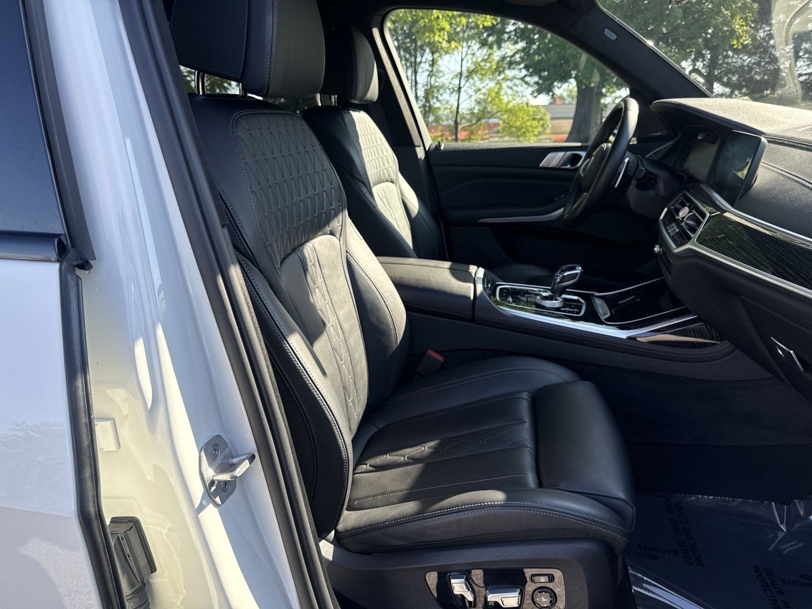 Used 2022 BMW X7 M50i AWD/4WD image 27