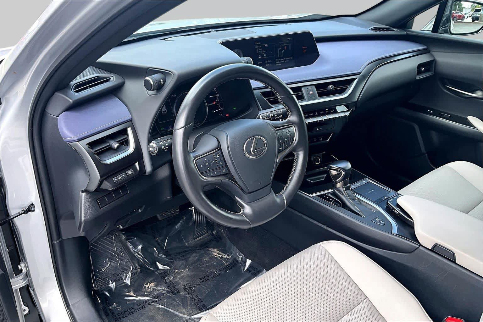 Used 2020 Lexus UX 250h w/ Premium Package AWD/4WD image 18