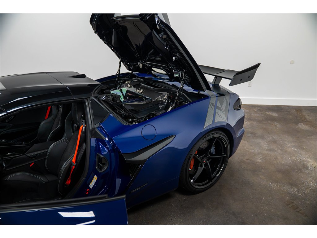 Used 2025 Chevrolet Corvette E-Ray w/ Stealth Interior Trim Package AWD/4WD image 37