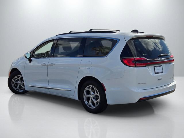 Used 2023 Chrysler Pacifica Limited image 6