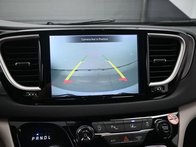 Used 2023 Chrysler Pacifica Touring-L image 19