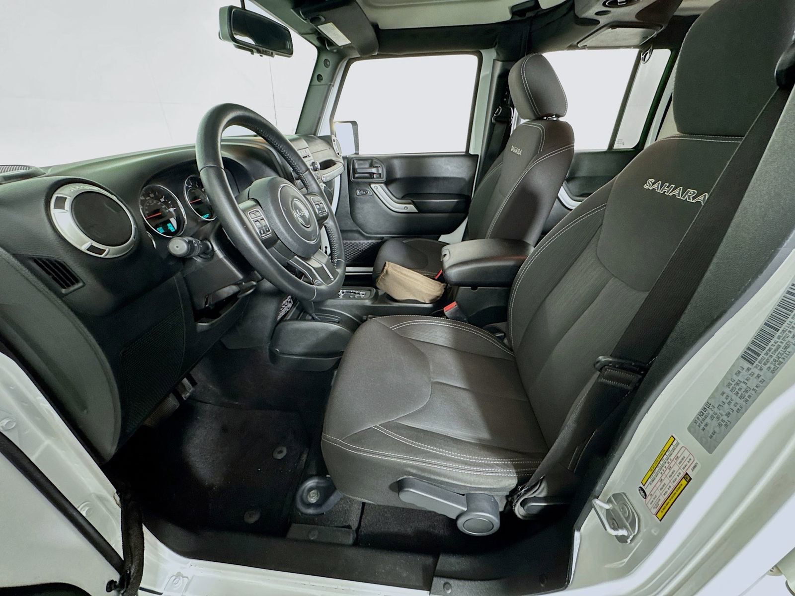 Used 2018 Jeep Wrangler Unlimited Sahara w/ Connectivity Group image 15