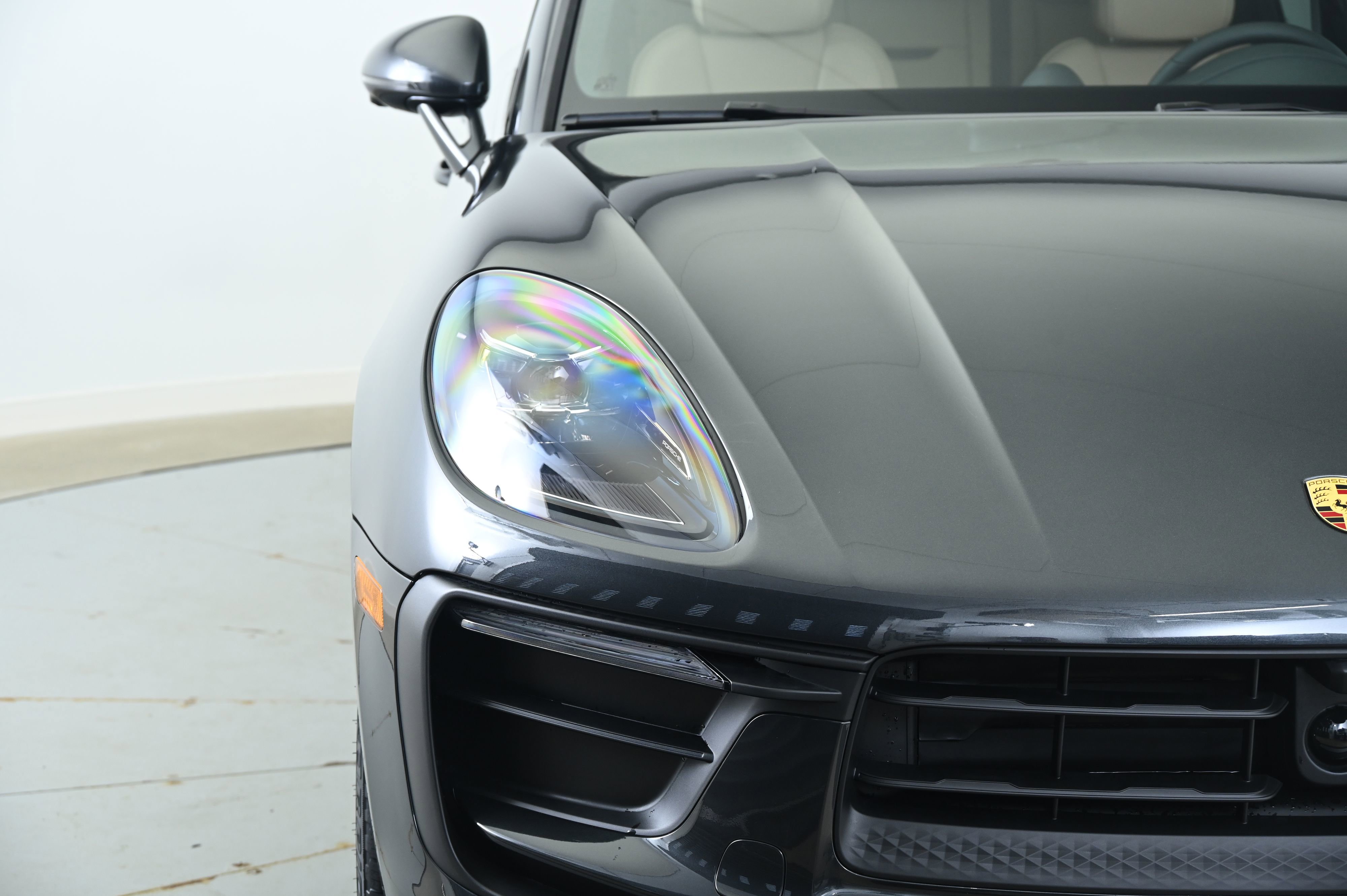 Certified 2025 Porsche Macan image 11