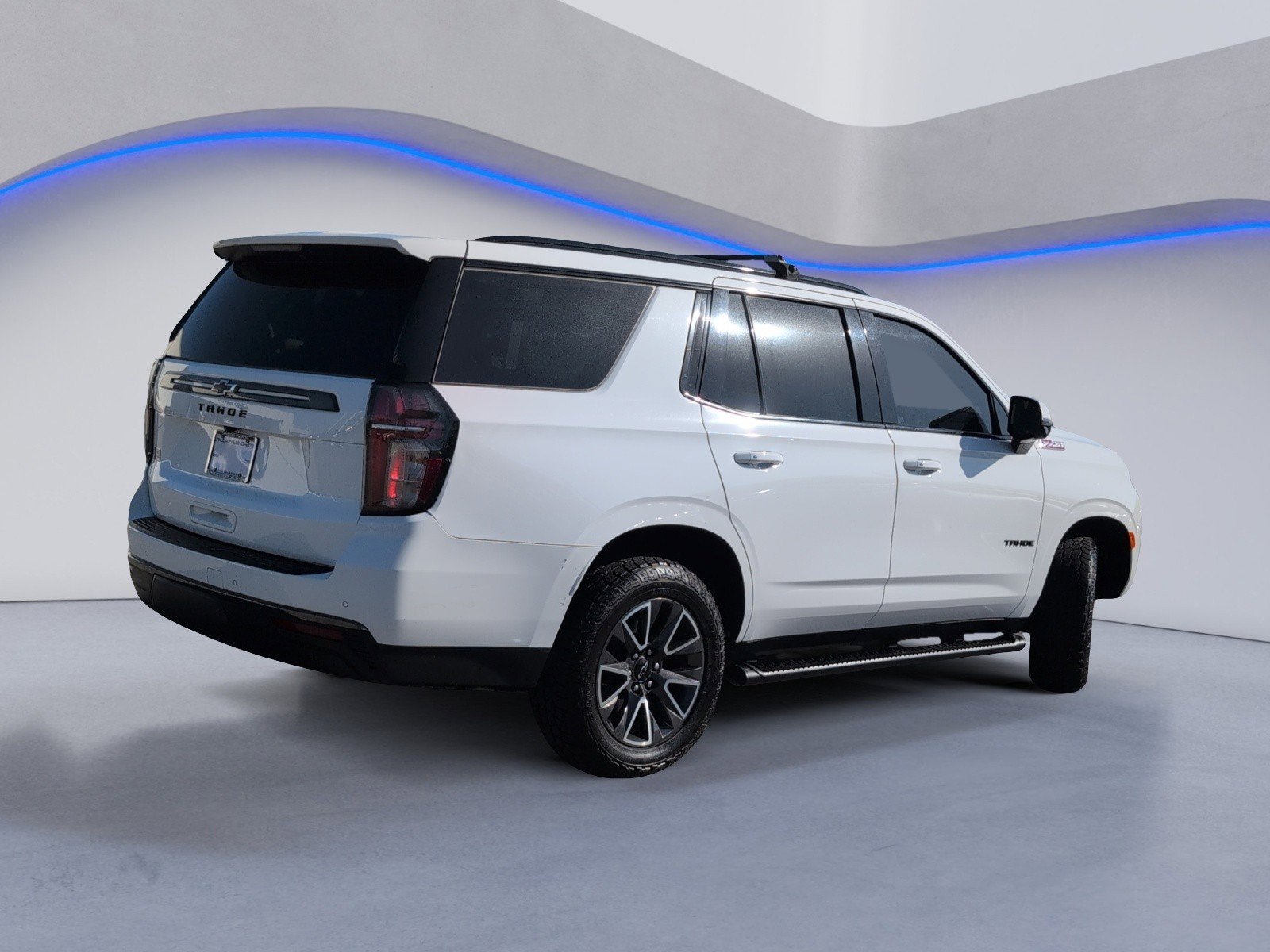 Used 2022 Chevrolet Tahoe Z71 w/ Luxury Package AWD/4WD image 4