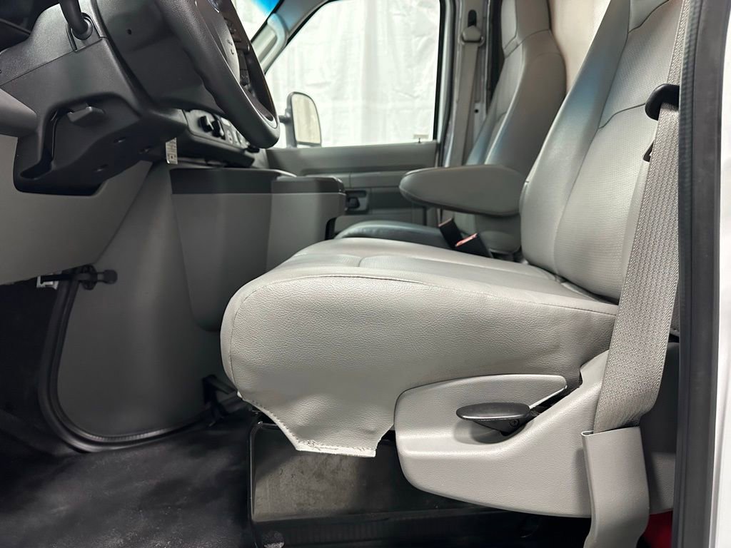 Used 2024 Ford E-350 and Econoline 350 Super Duty image 13