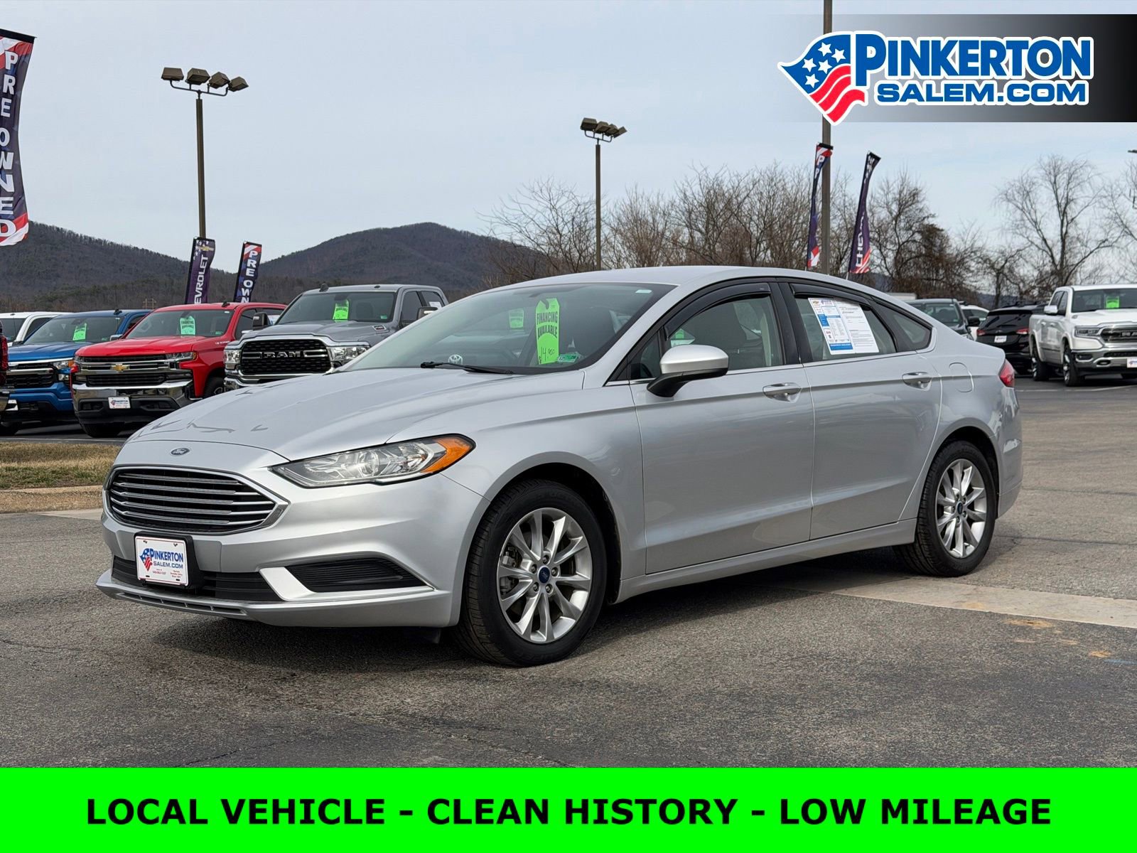 Used 2017 Ford Fusion SE w/ Fusion SE Technology Package image 2