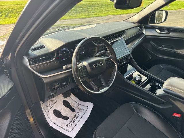 Certified 2024 Jeep Grand Cherokee Altitude AWD/4WD image 27