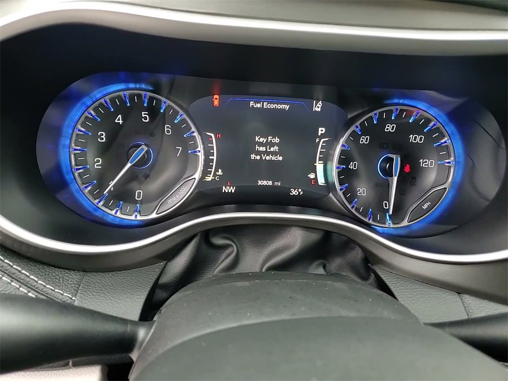 Used 2023 Chrysler Pacifica Touring-L image 29