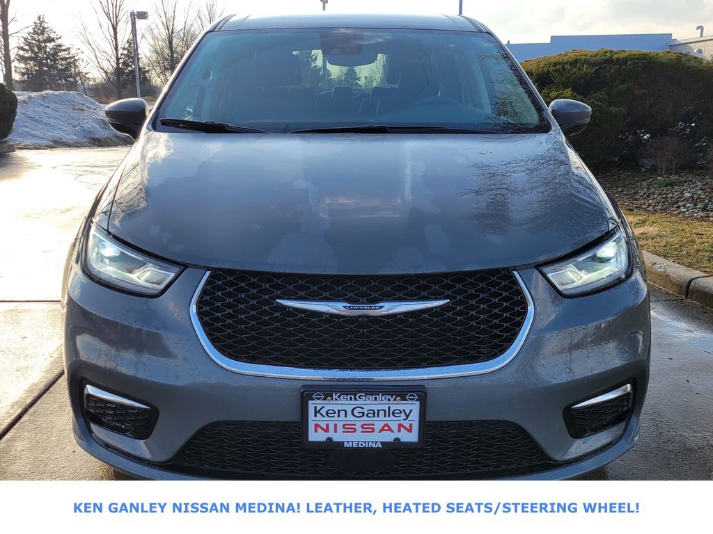 Used 2023 Chrysler Pacifica Touring-L image 8