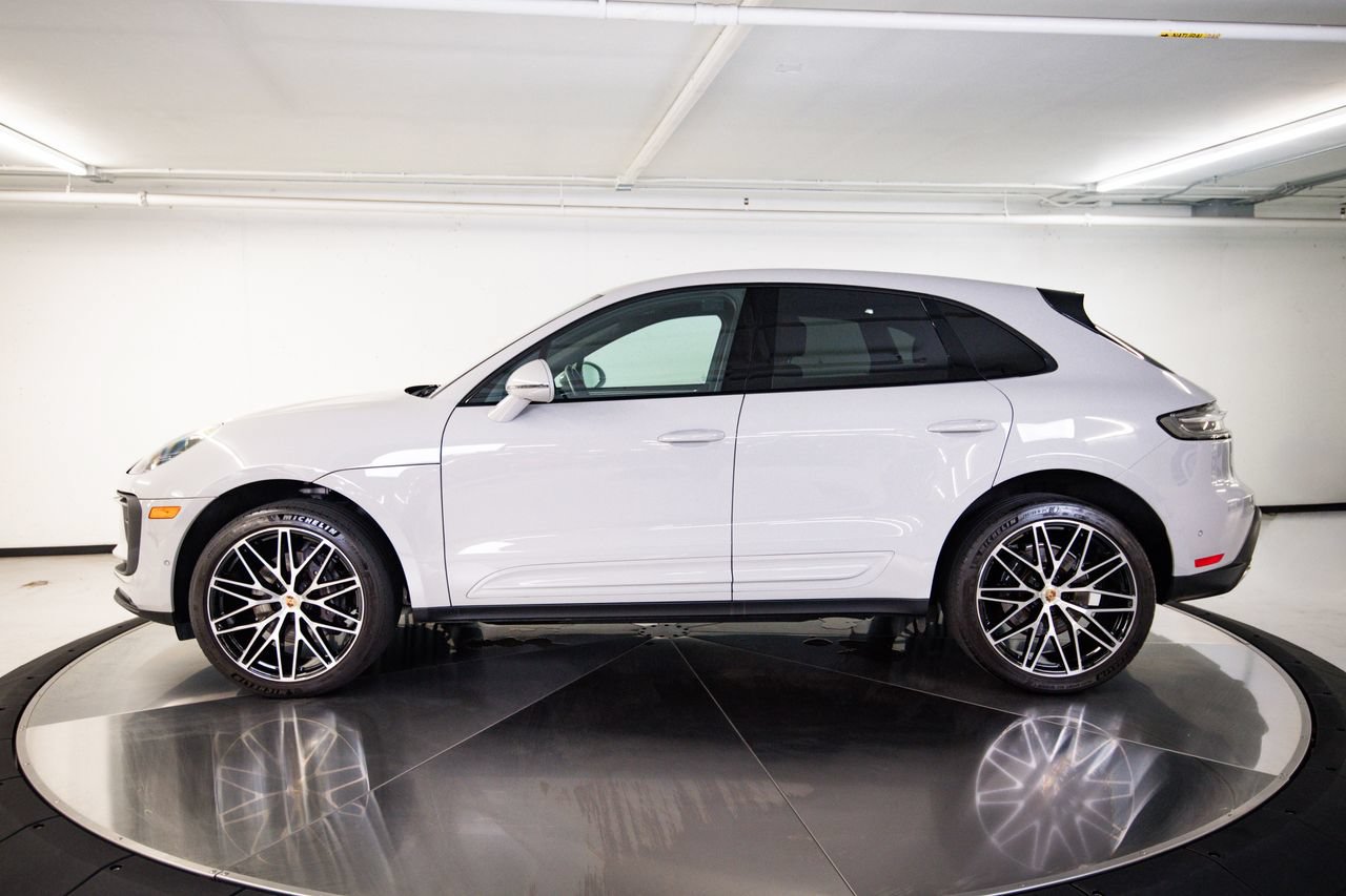 Certified 2023 Porsche Macan AWD/4WD image 2