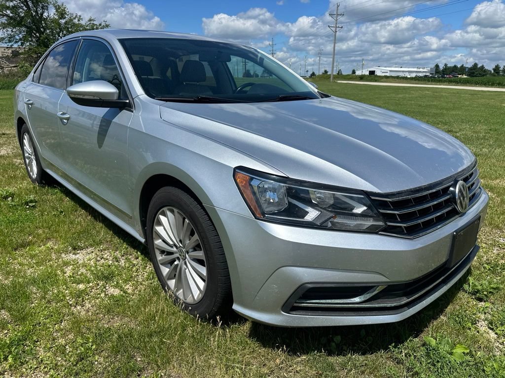 Used 2016 Volkswagen Passat 1.8T SE FWD image 2
