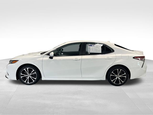 Used 2019 Toyota Camry SE w/ Convenience Package image 4