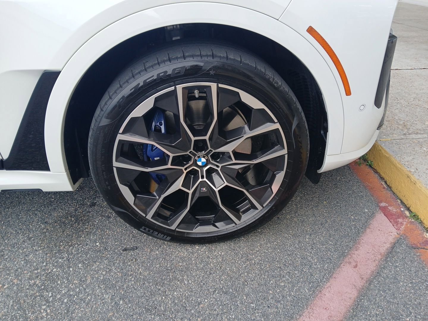 Used 2025 BMW X7 M60i AWD/4WD image 4