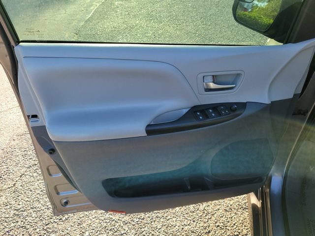 Used 2020 Toyota Sienna LE FWD image 15