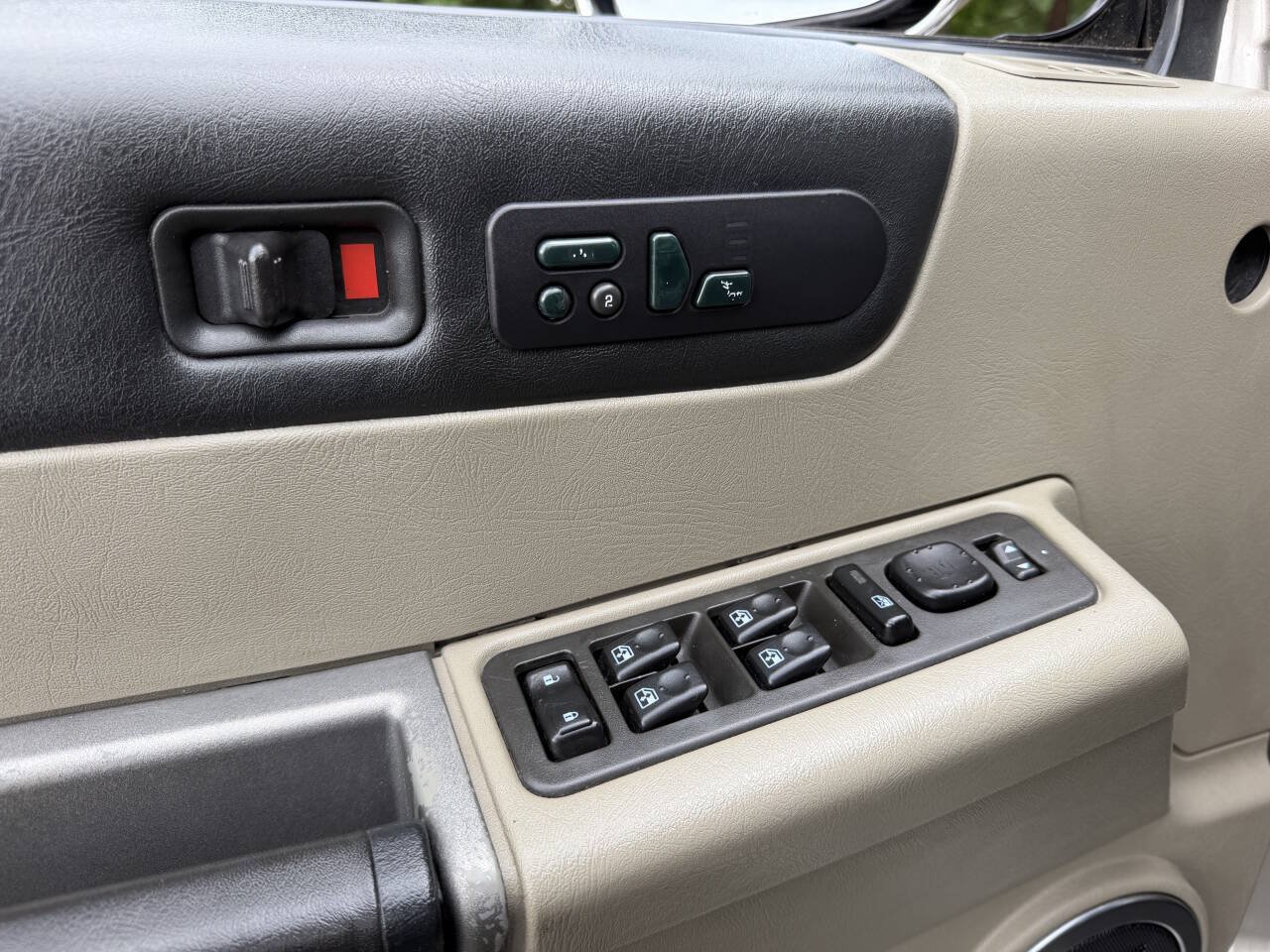 Used 2003 HUMMER H2 w/ Preferred Equipment Group AWD/4WD image 10