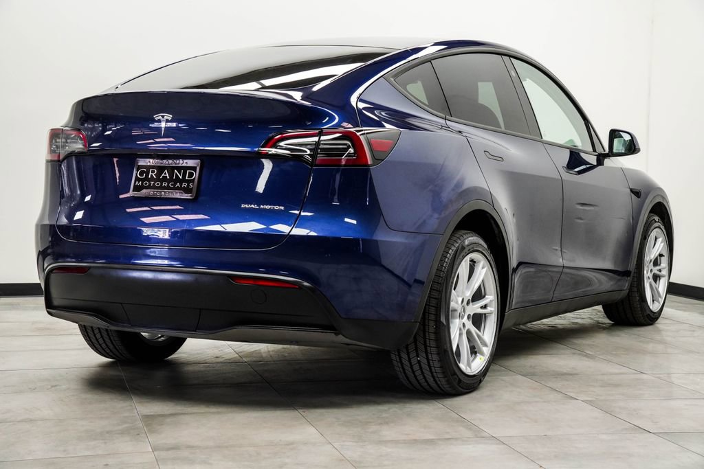 Used 2023 Tesla Model Y Performance AWD/4WD image 12