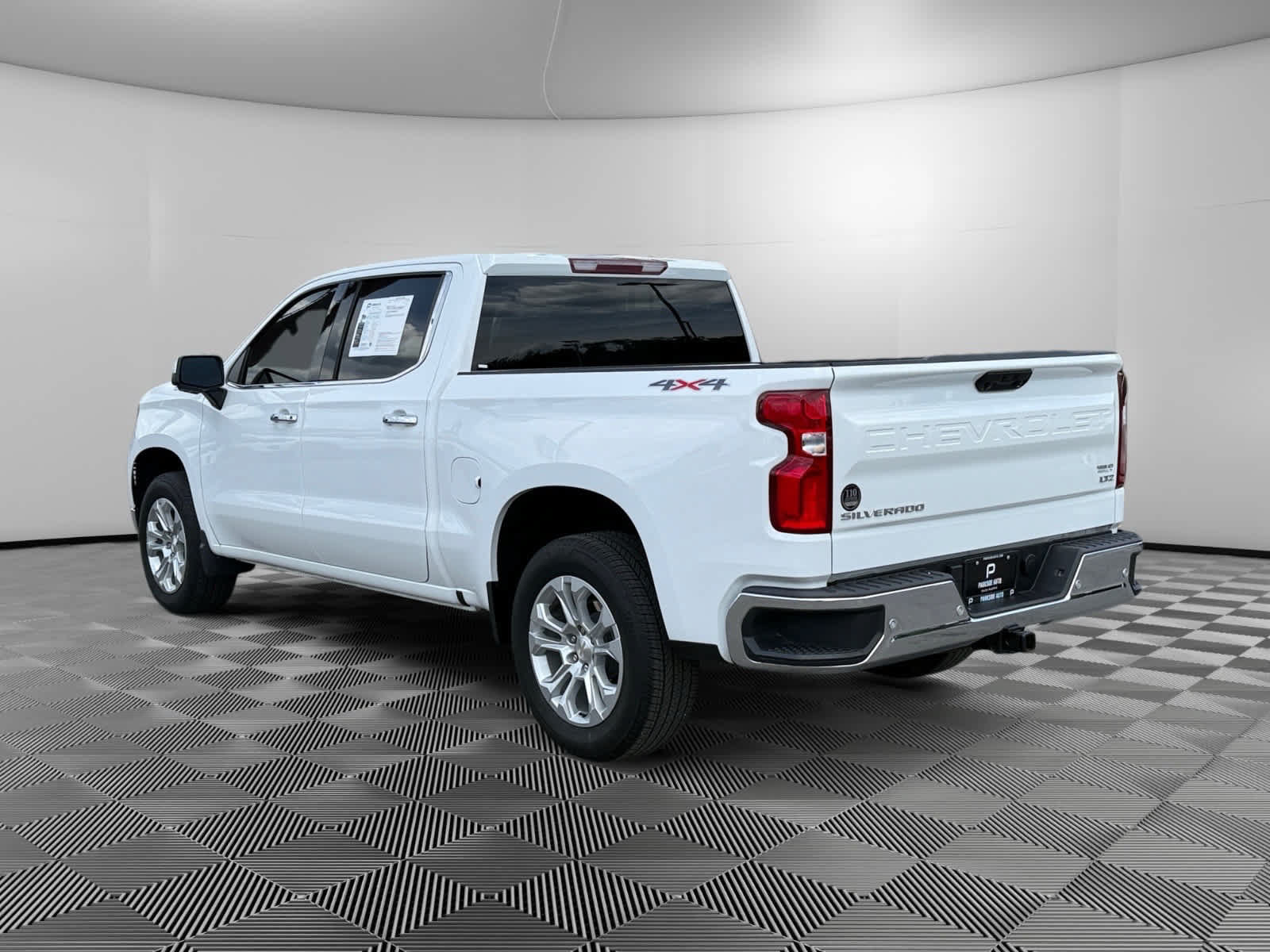 Used 2025 Chevrolet Silverado 1500 LTZ AWD/4WD image 3