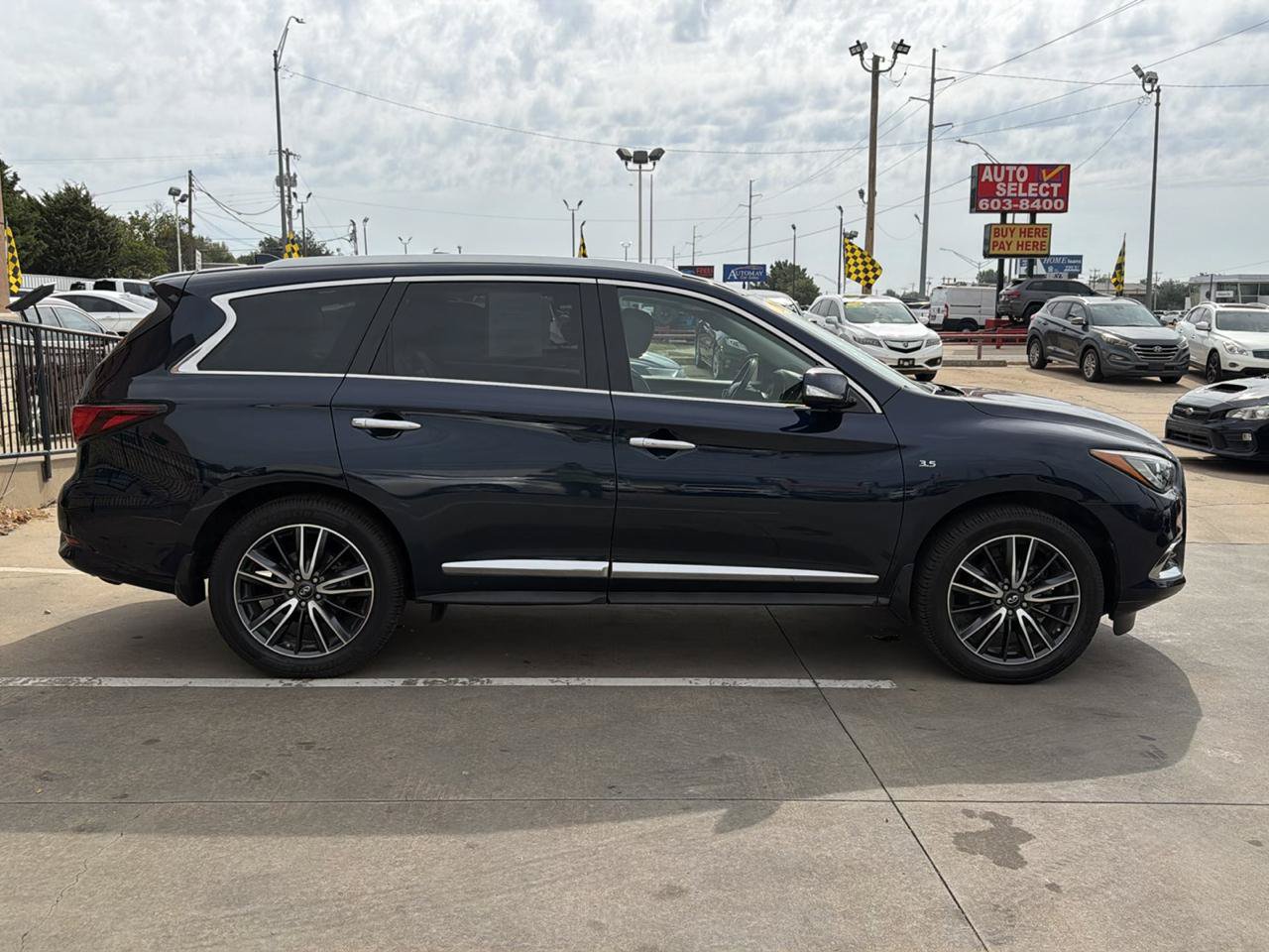 Used 2017 INFINITI QX60 Luxe w/ Deluxe Technology Package AWD/4WD image 4